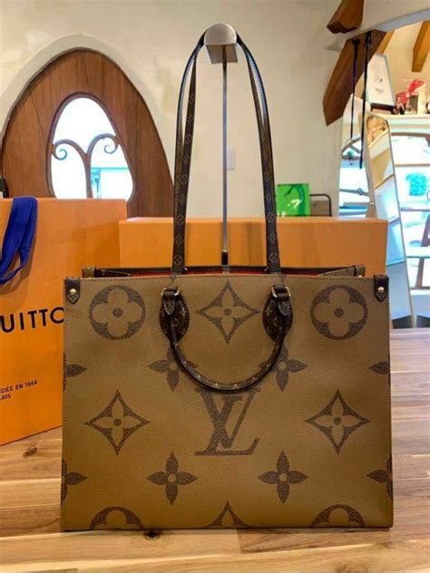 louis vuitton on the go tote|louis vuitton monogram tote.